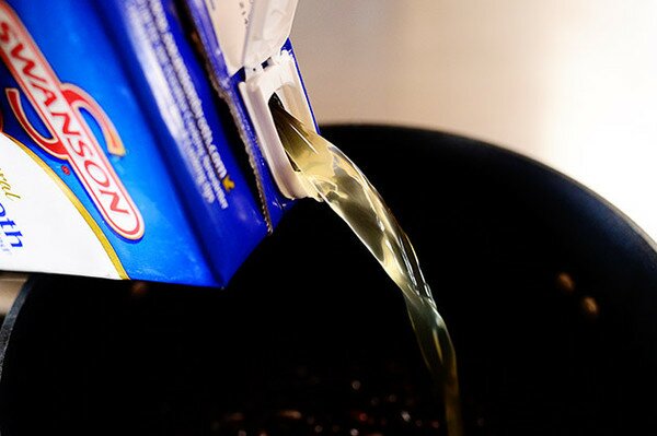 Супа с тъмен боб - стъпка по стъпка в снимки