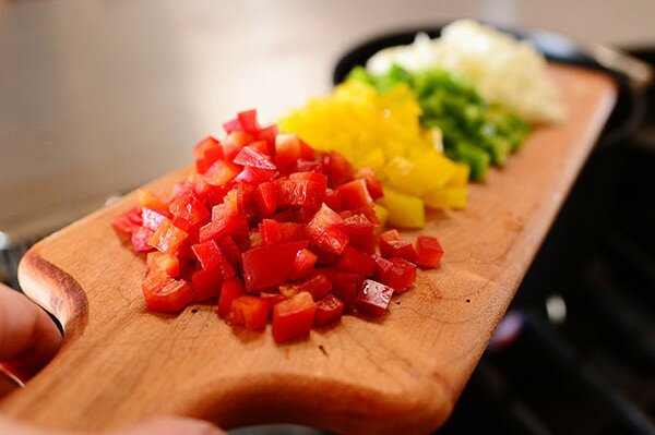 Супа с тъмен боб - стъпка по стъпка в снимки