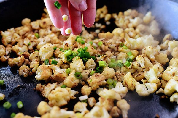 Пикантен карфиол за обяд или вечеря - стъпка по стъпка в снимки