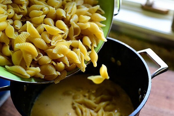 Паста с грах и бекон - стъпка по стъпка в снимки