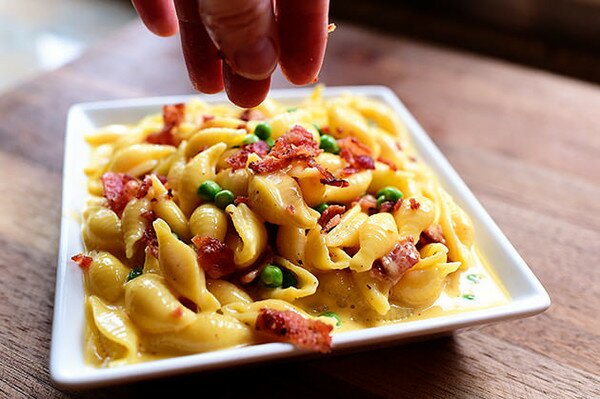 Паста с грах и бекон - стъпка по стъпка в снимки